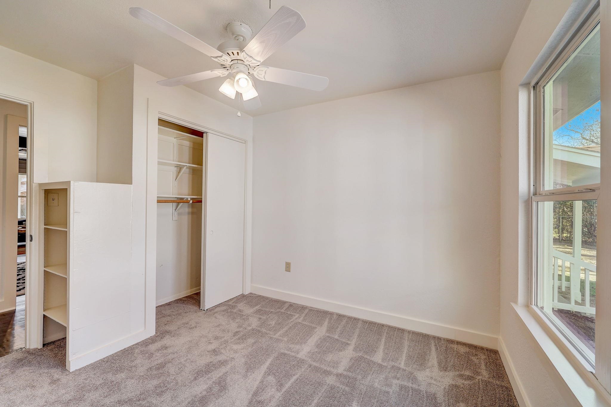300 W Taggard Street