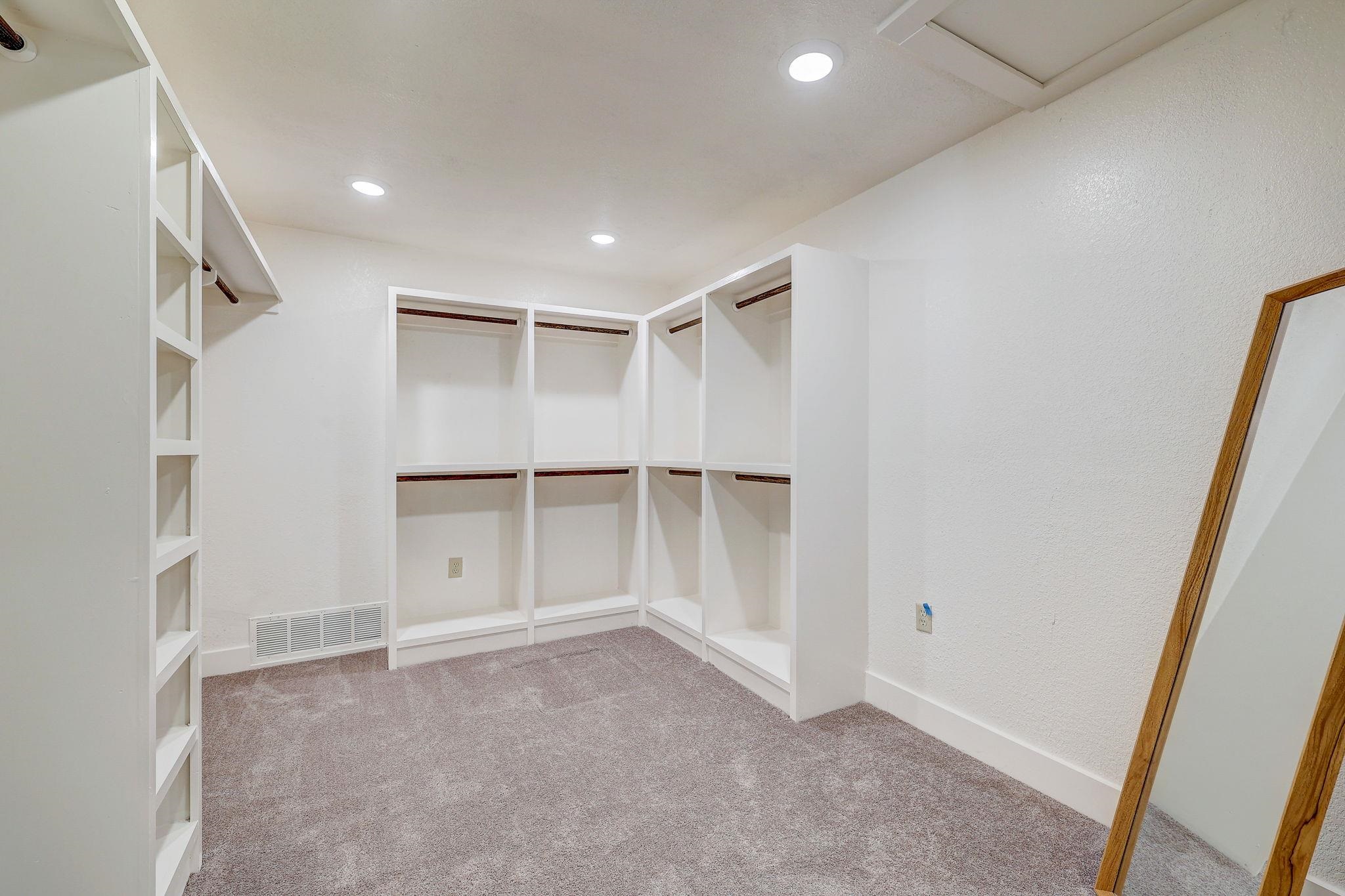 300 W Taggard Street
