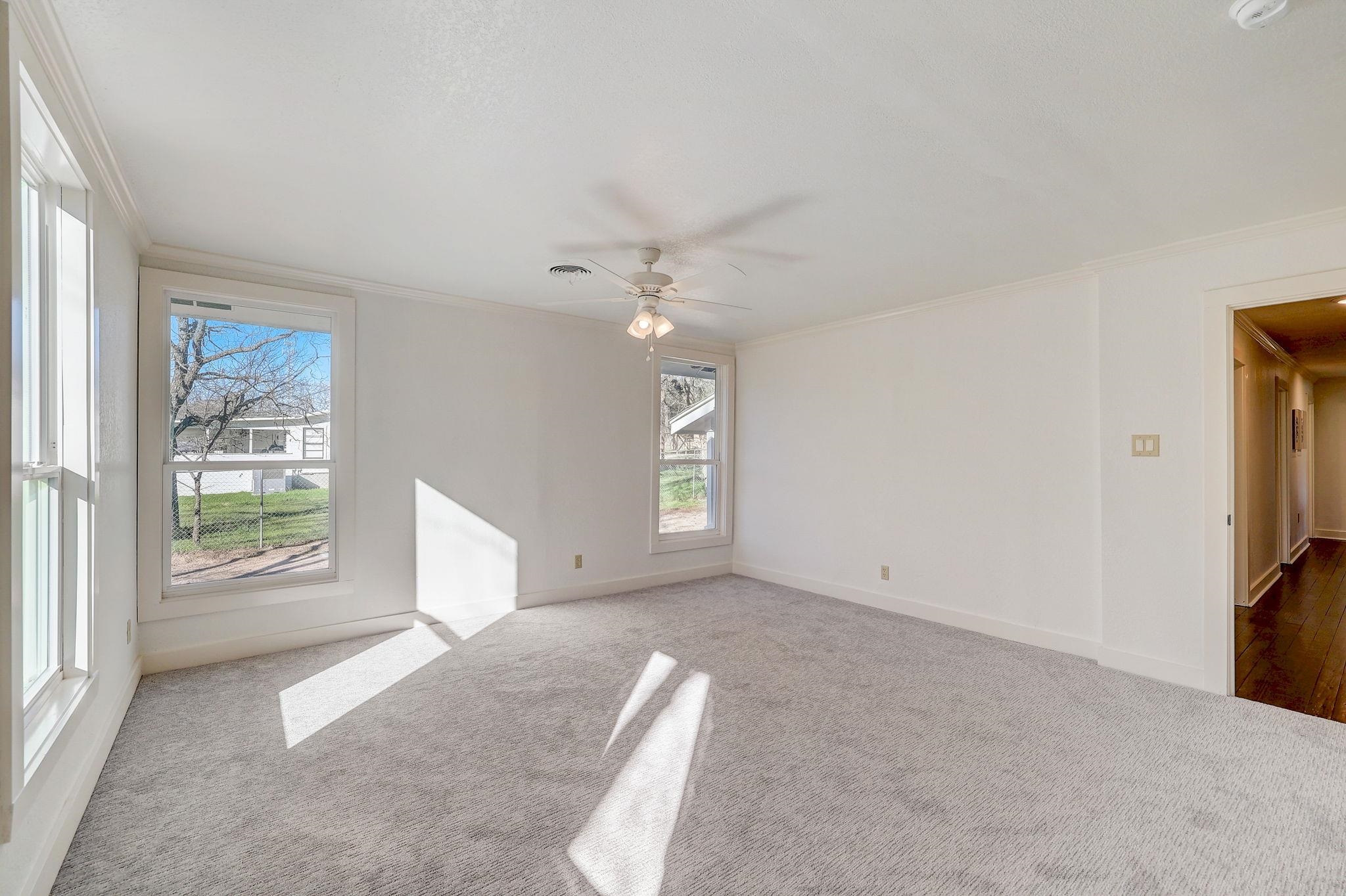 300 W Taggard Street