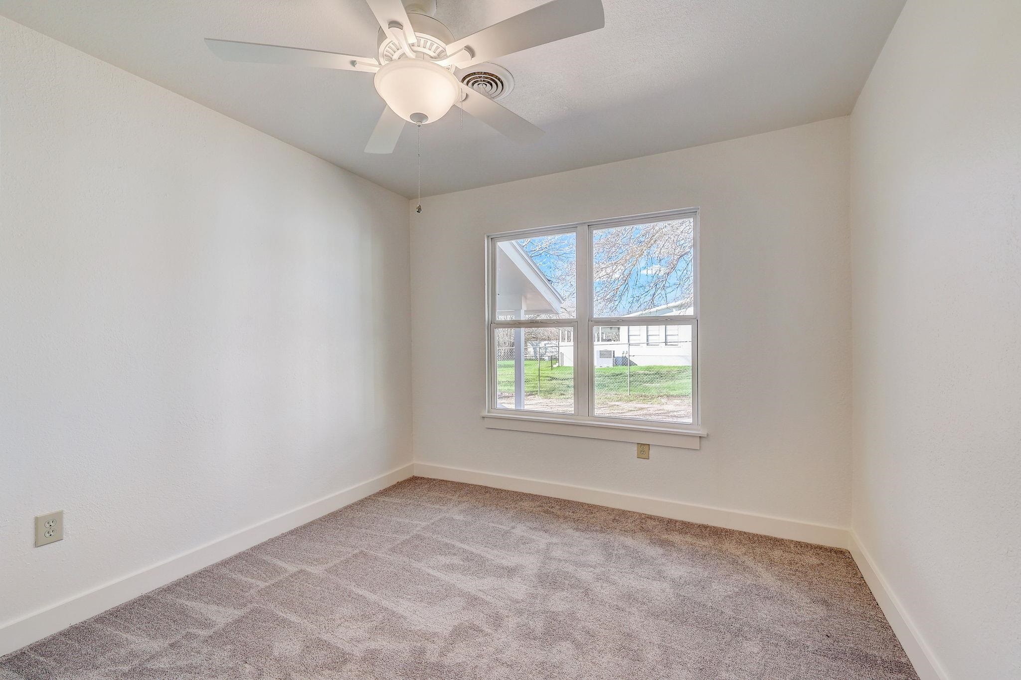 300 W Taggard Street