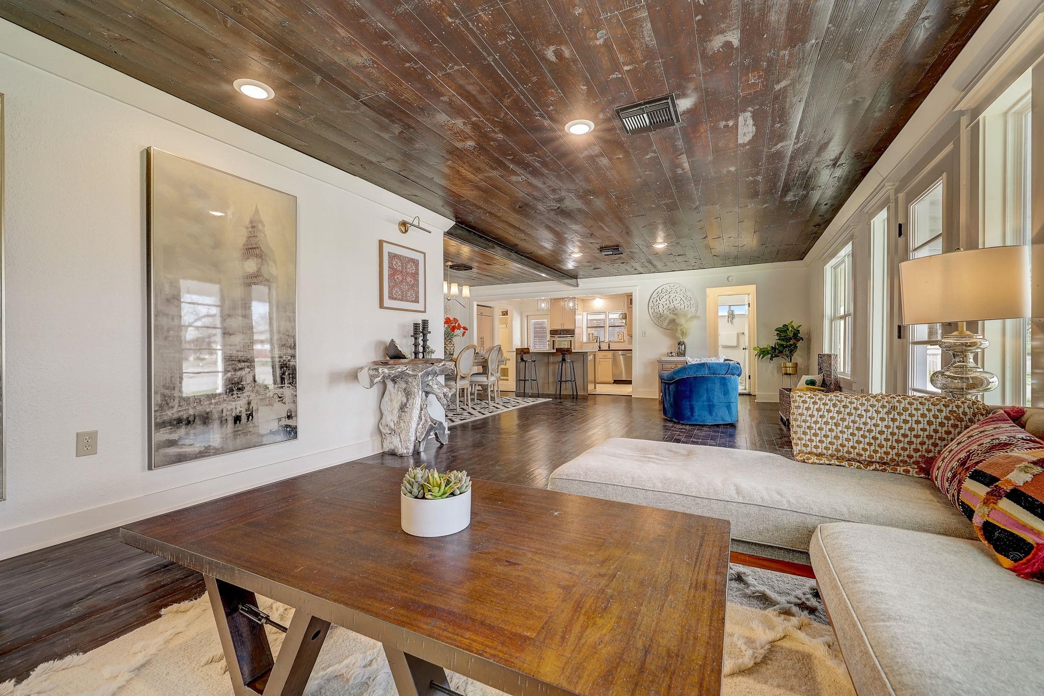 300 W Taggard Street