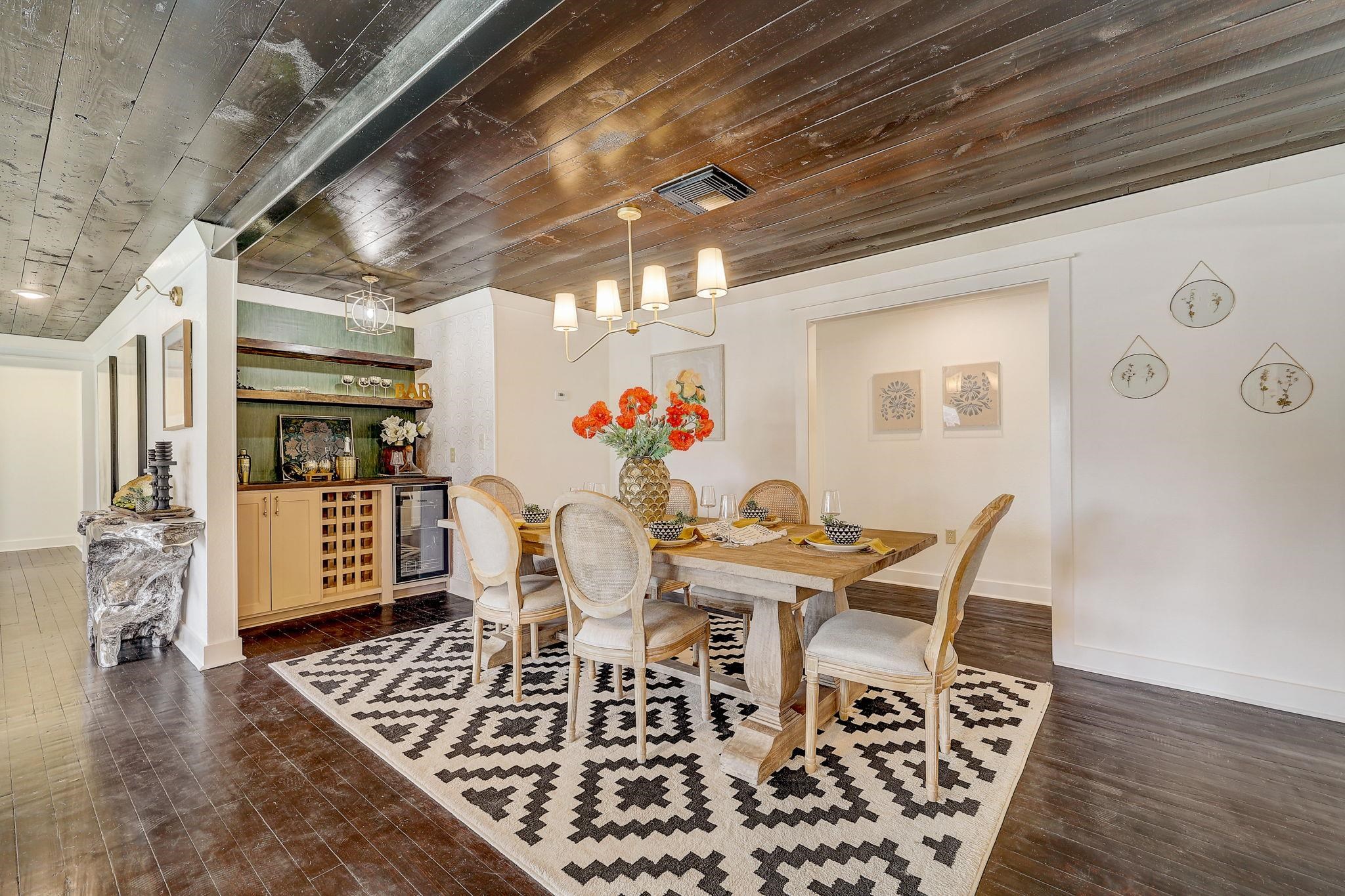 300 W Taggard Street