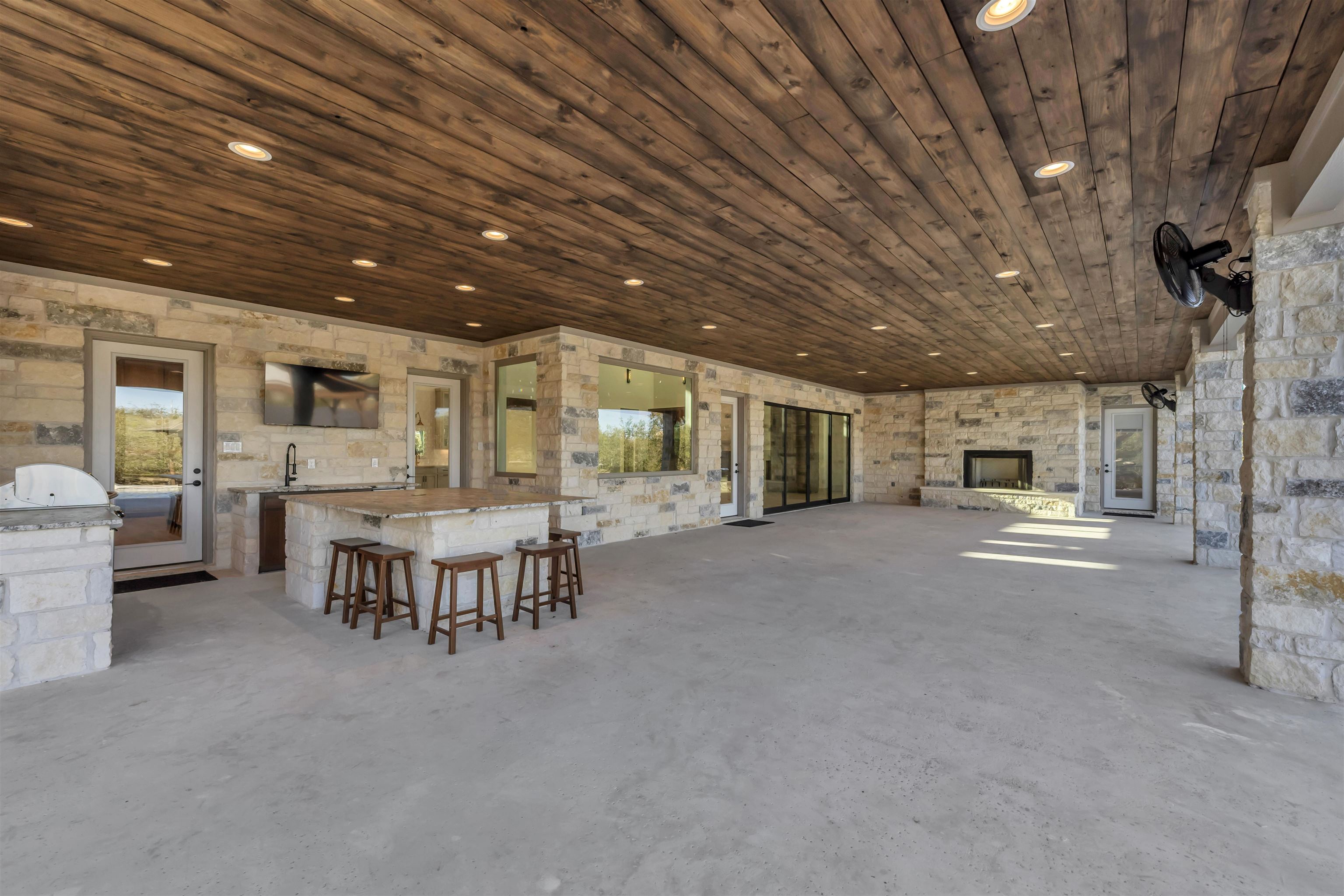 1011 MOSS DOWNS