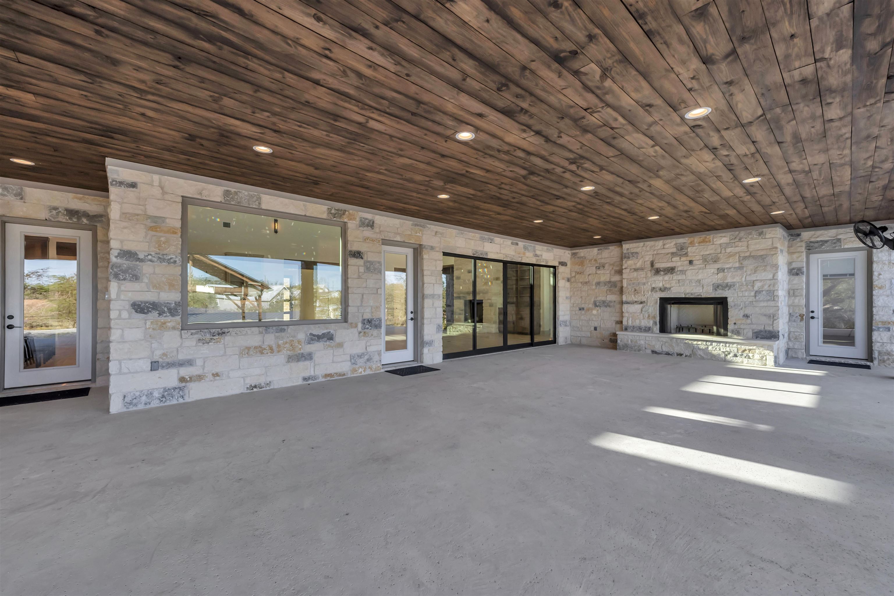 1011 MOSS DOWNS