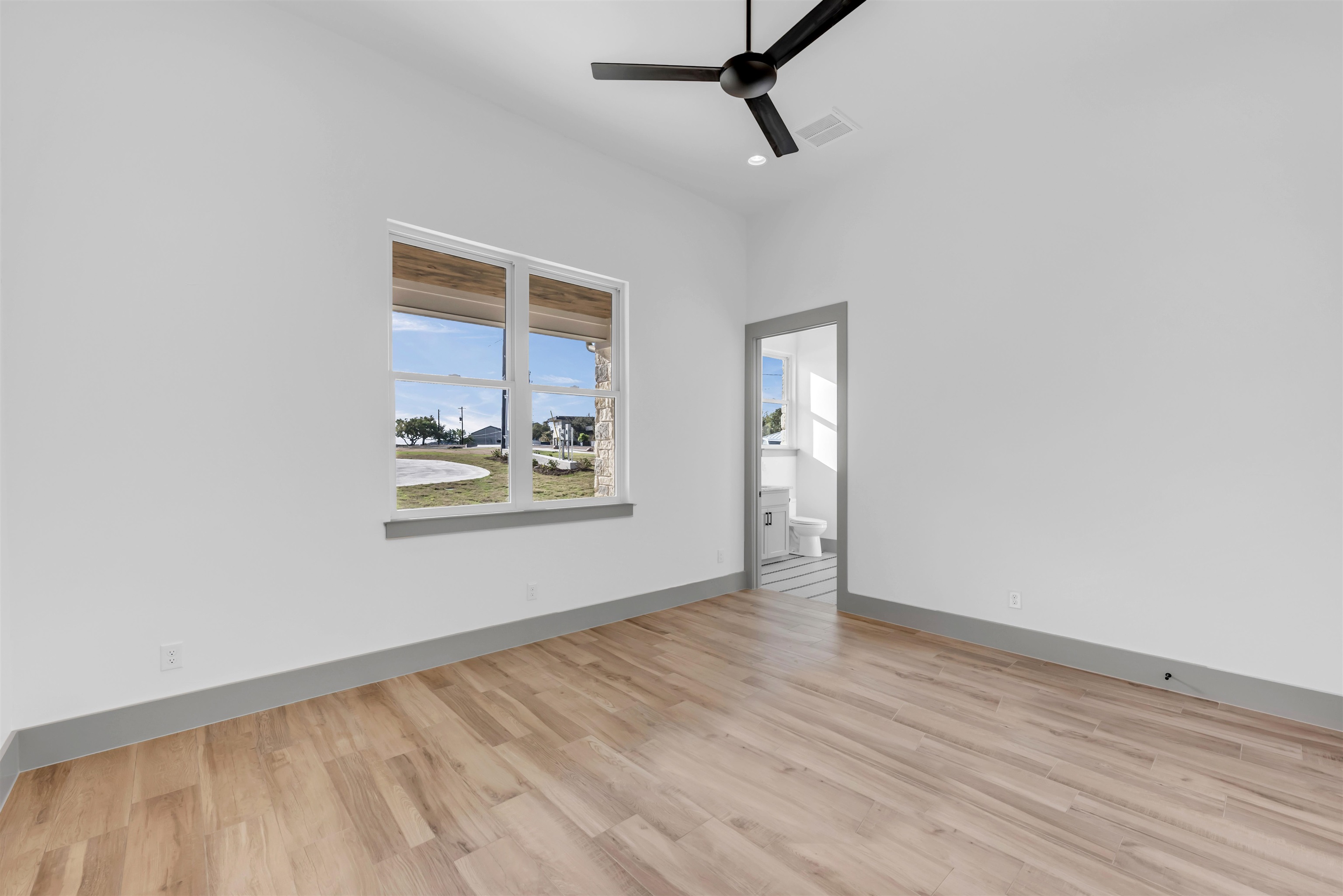 1011 MOSS DOWNS