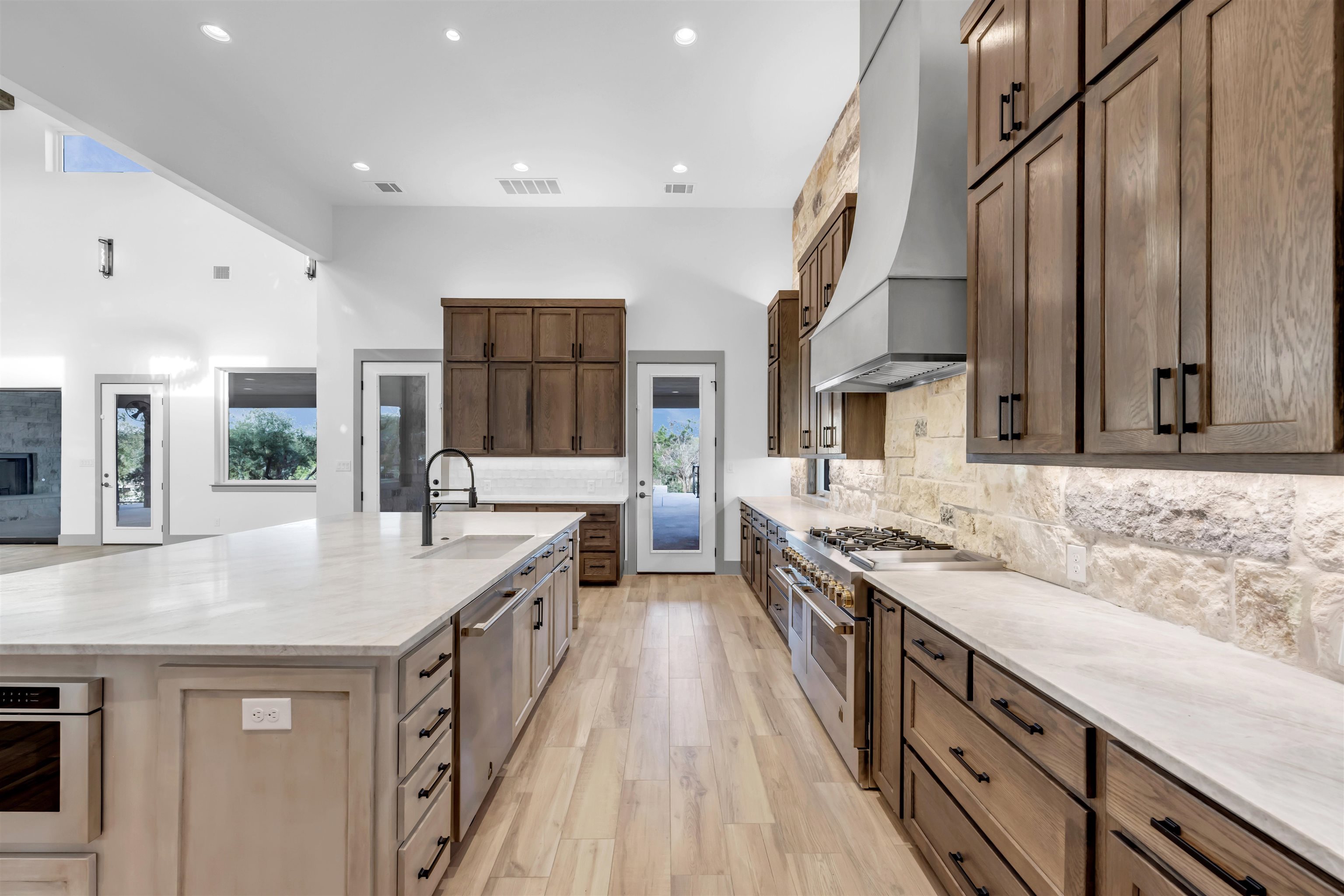 1011 MOSS DOWNS