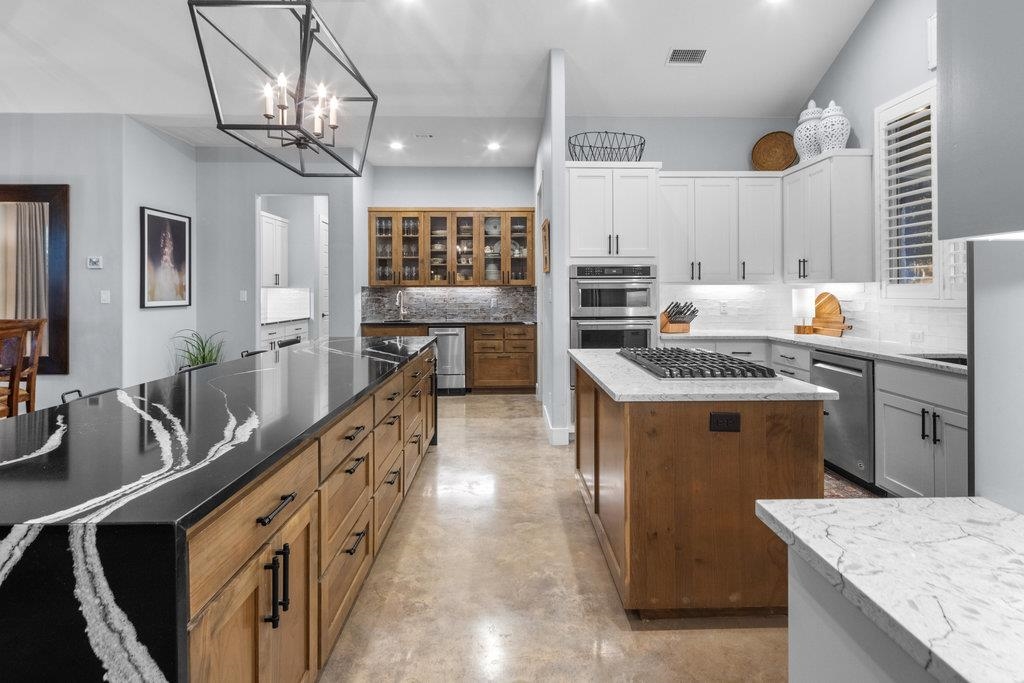 101 Falling Creek Cove