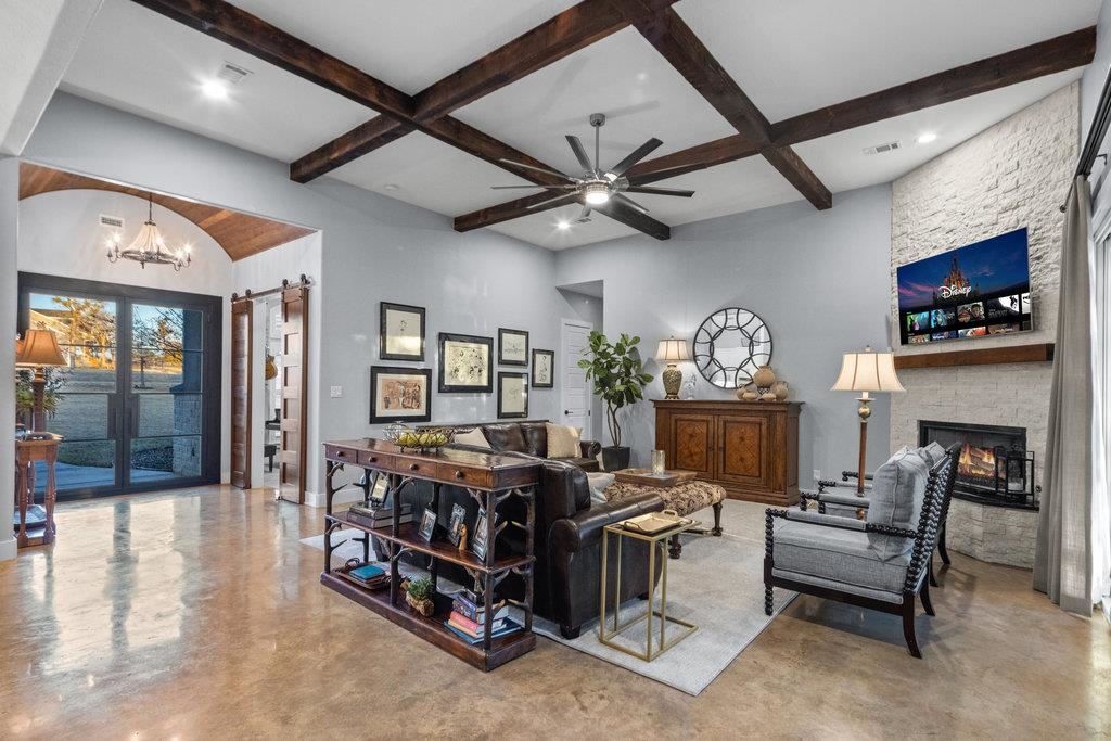 101 Falling Creek Cove