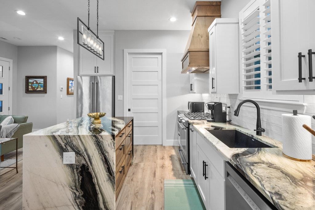 101 Falling Creek Cove