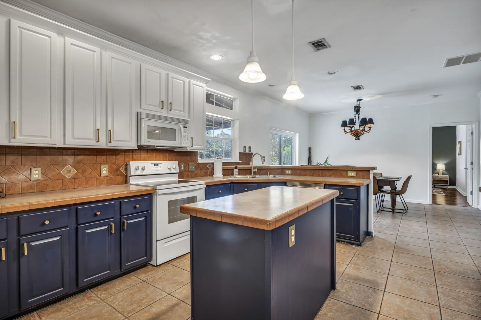 1302 White Tail Road