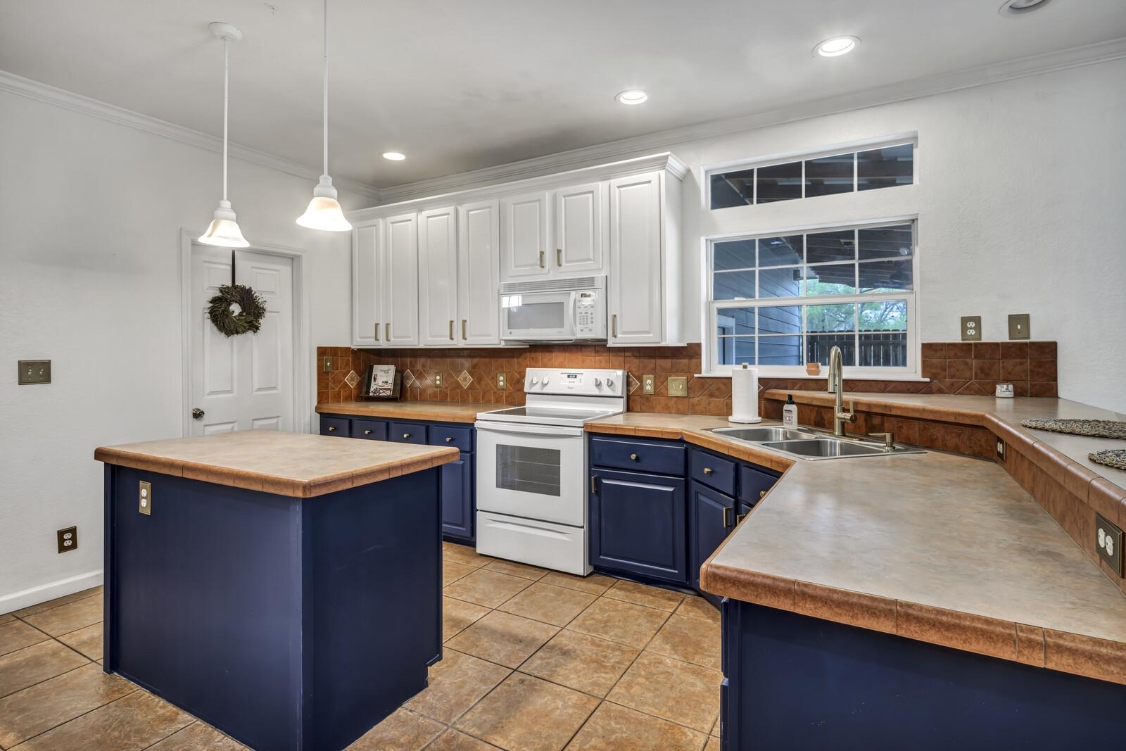 1302 White Tail Road