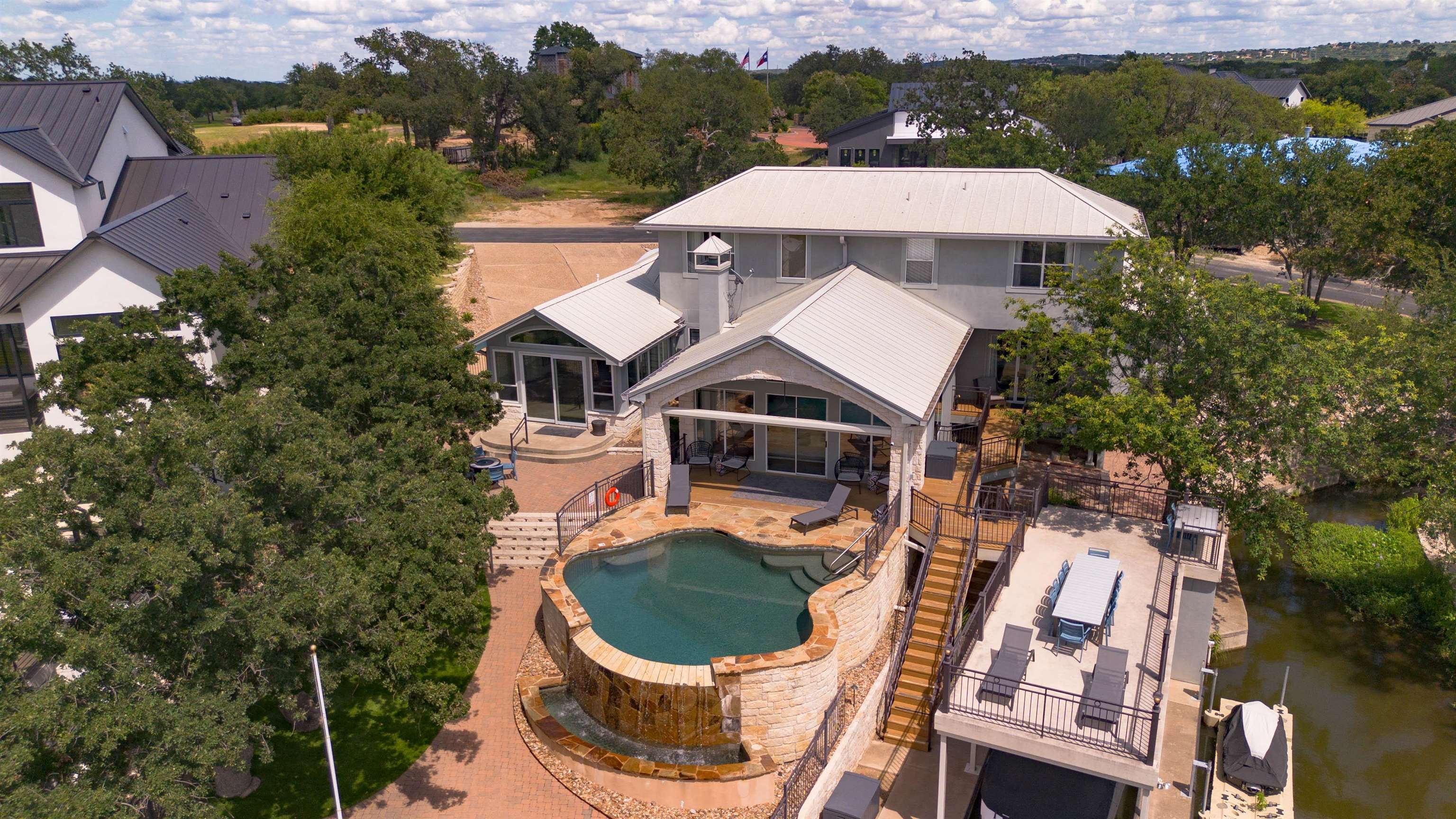 3000 Driftwood Ln