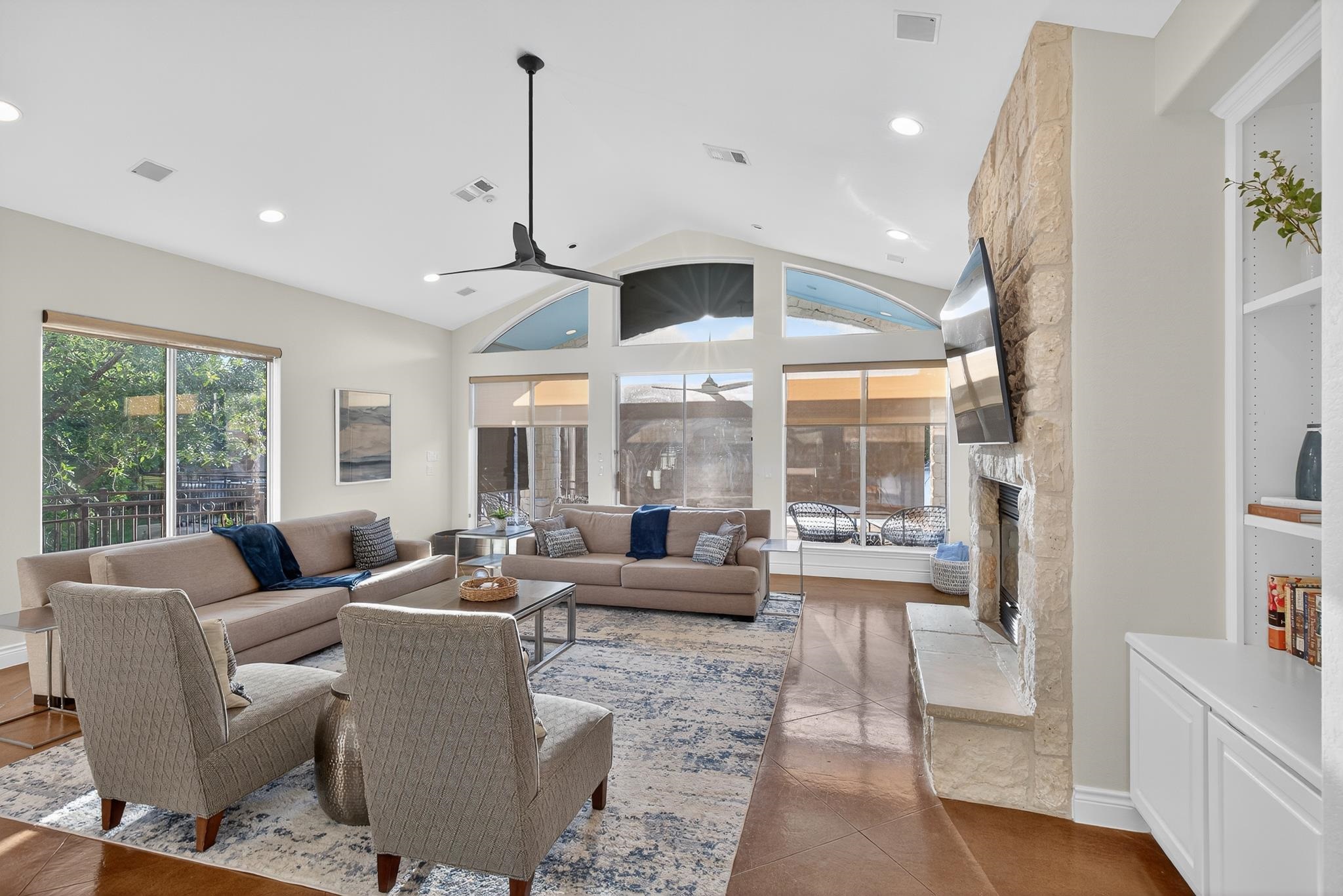 3000 Driftwood Ln