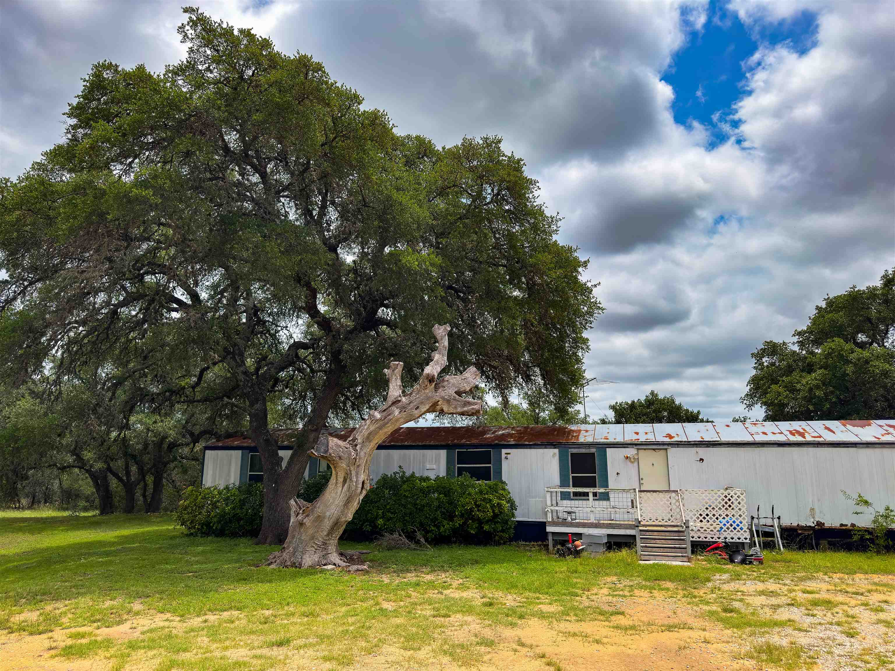 7824 N US Hwy 281
