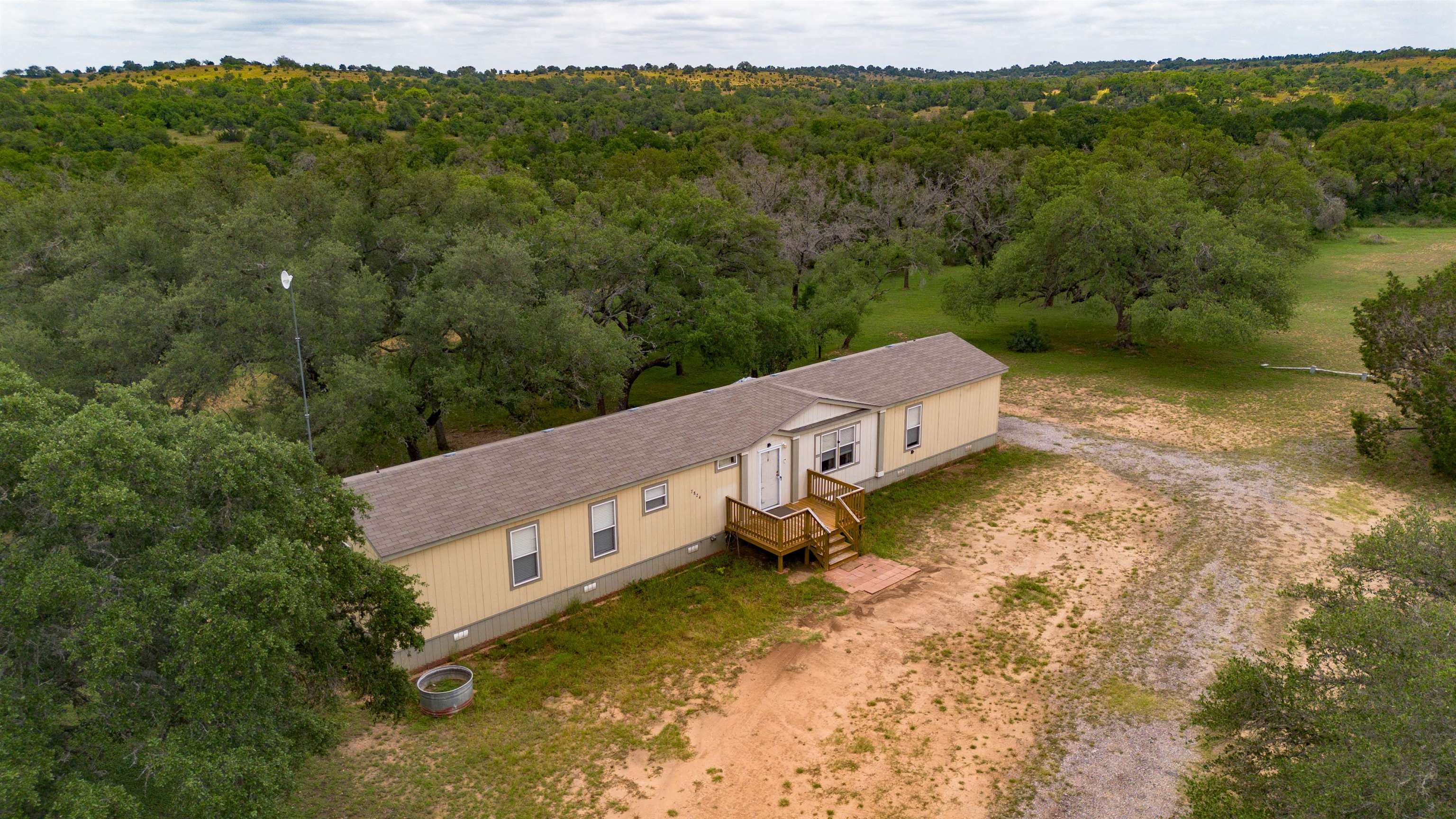 7824 N US Hwy 281
