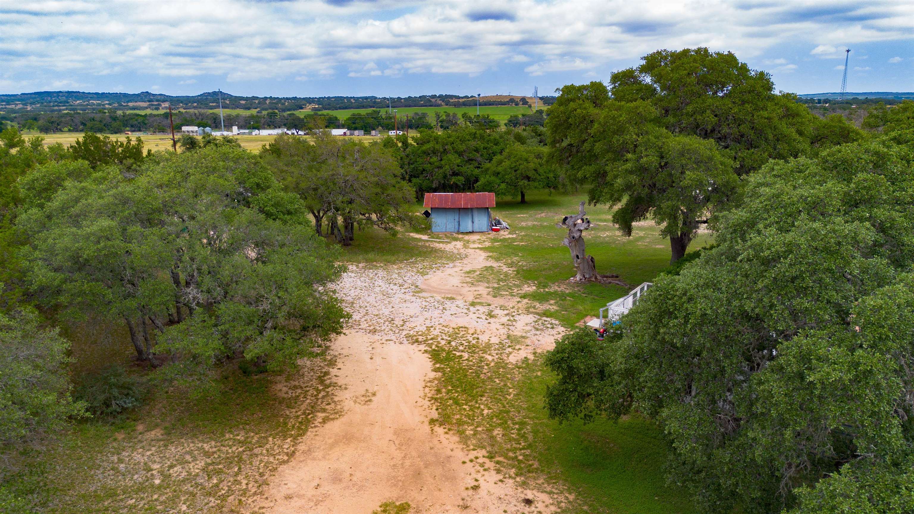 7824 N US Hwy 281