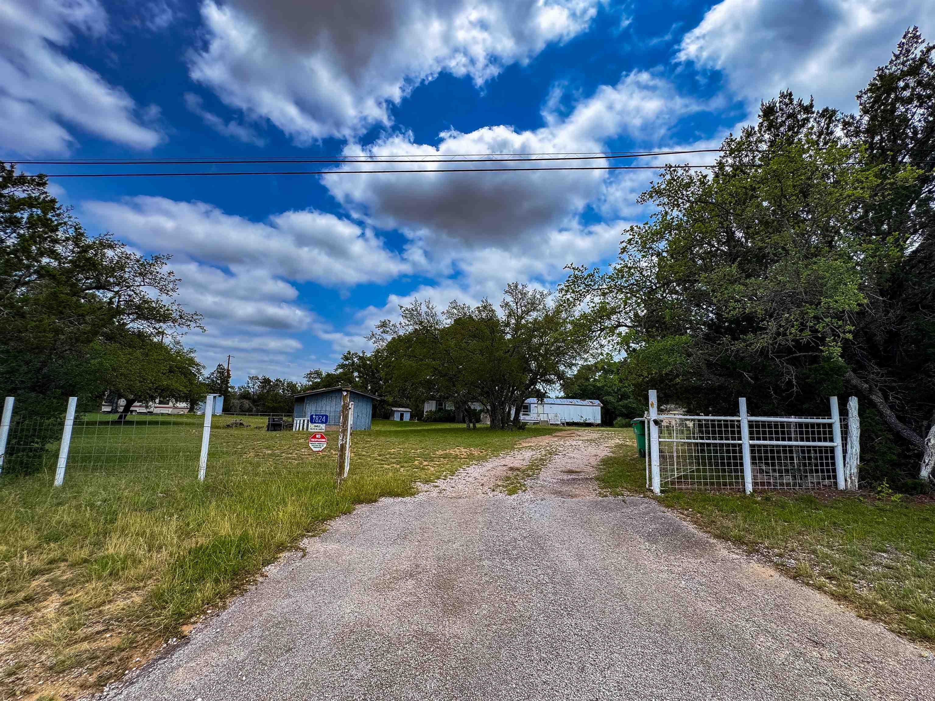 7824 N US Hwy 281