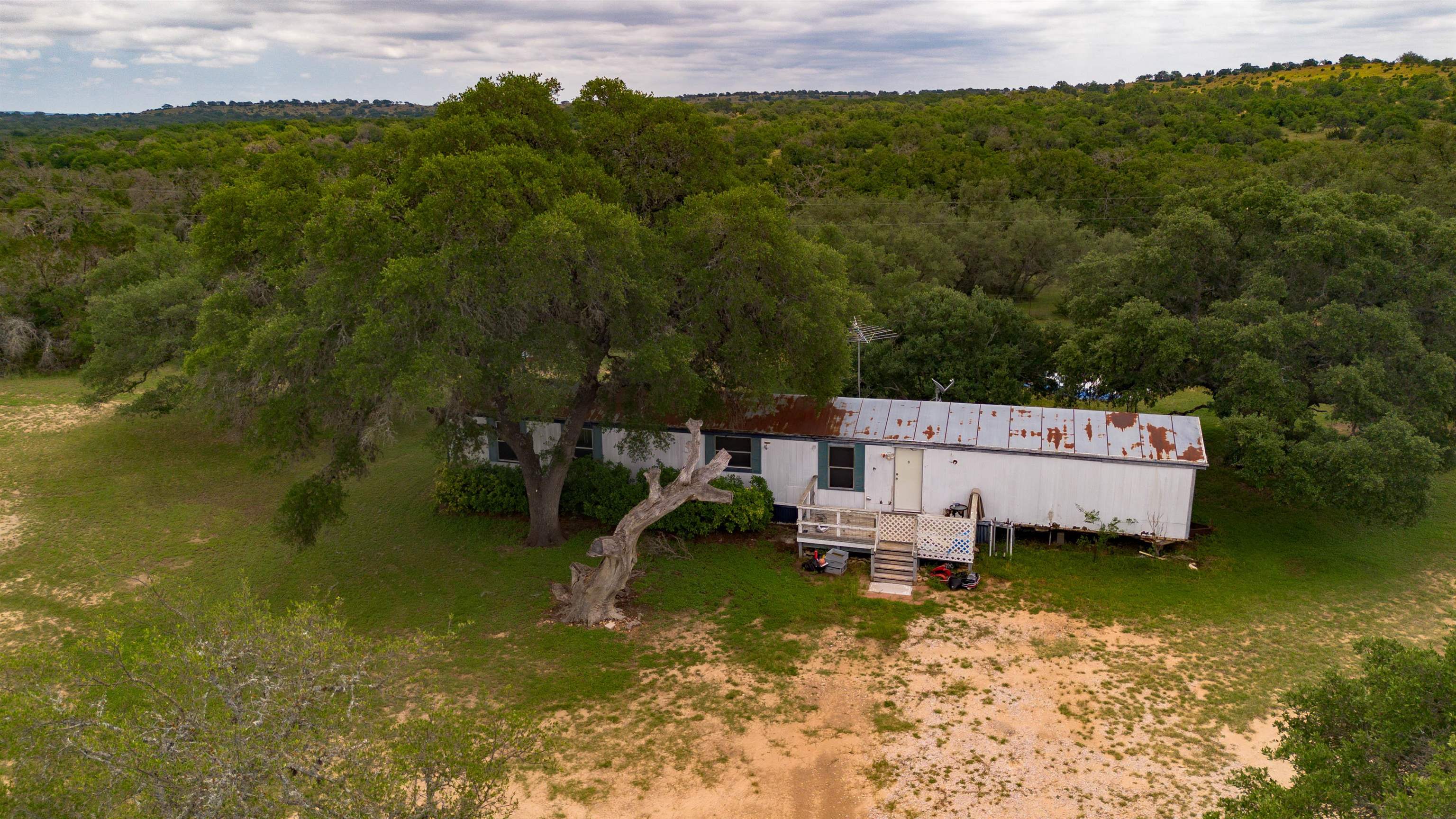 7824 N US Hwy 281