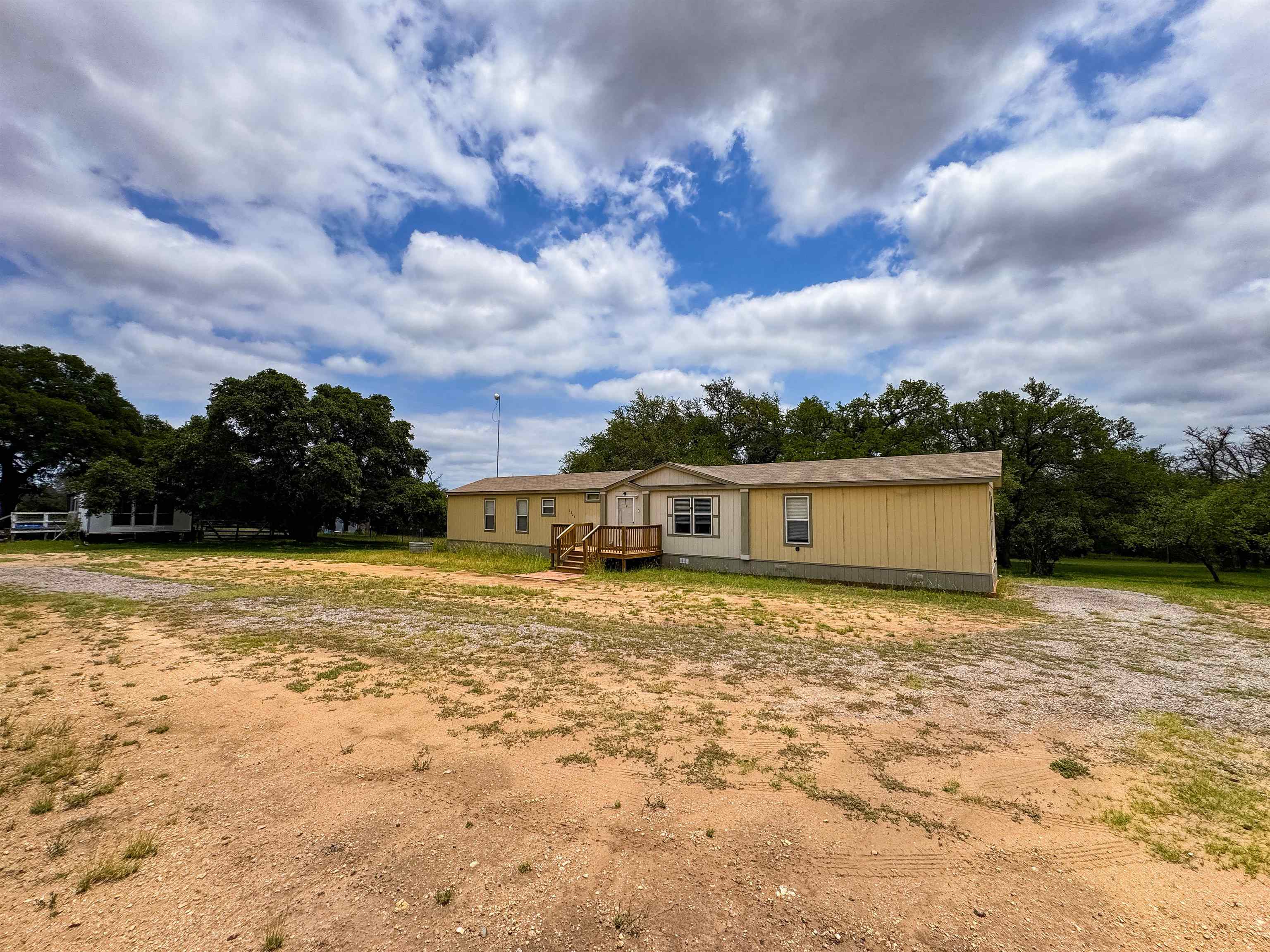 7824 N US Hwy 281