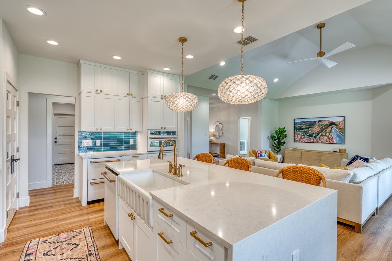 1001 Belaire Dr