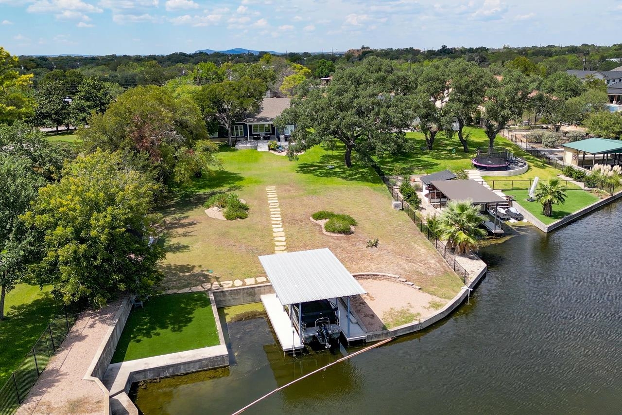 1001 Belaire Dr