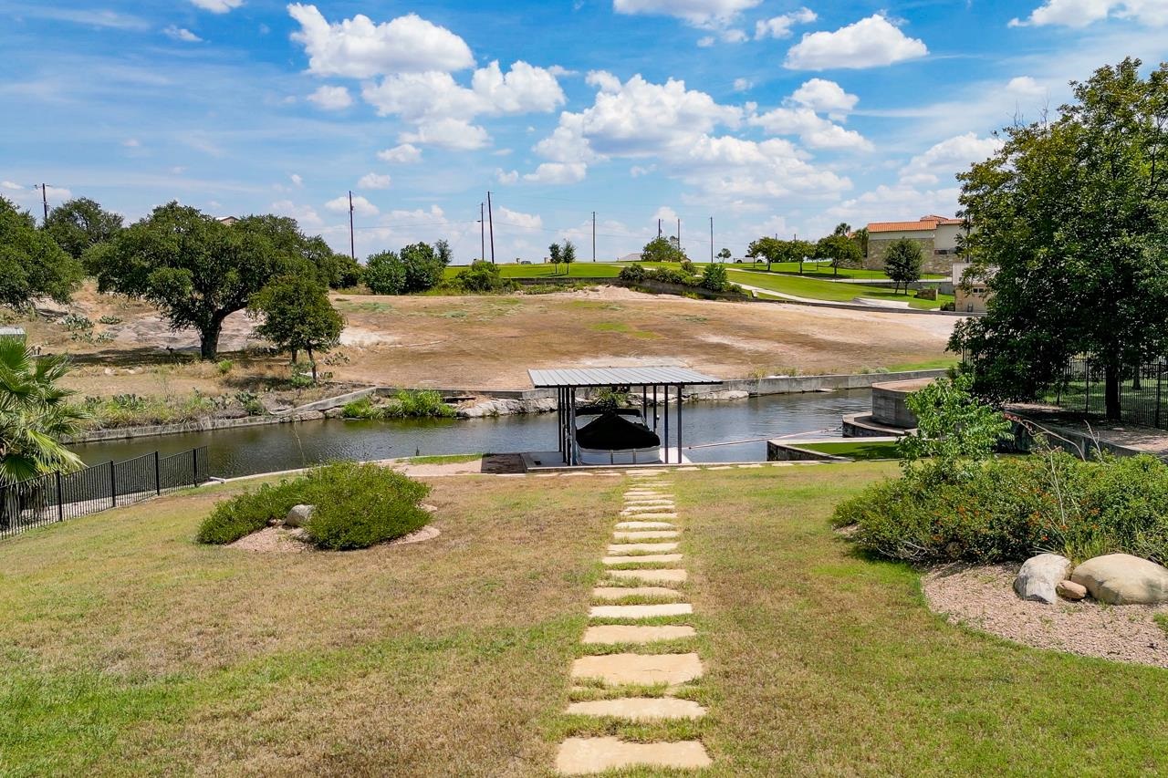 1001 Belaire Dr