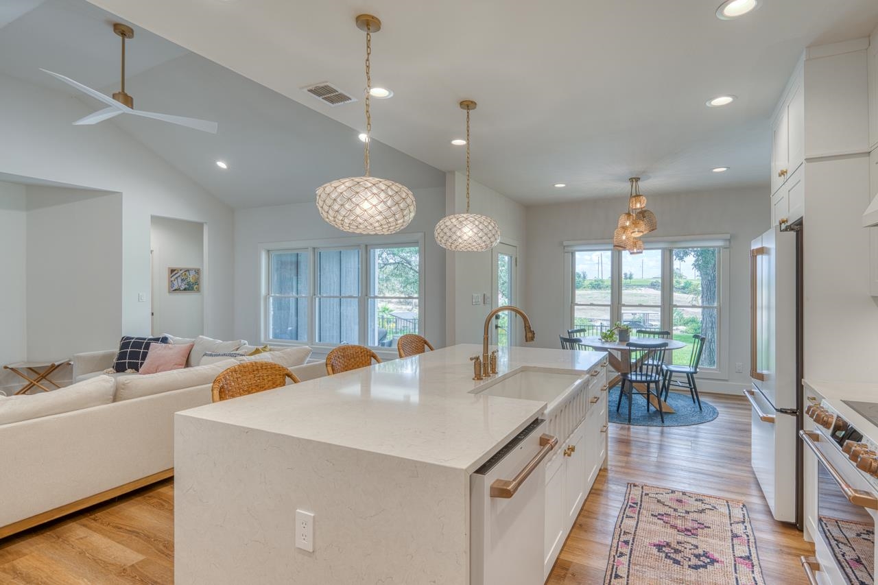 1001 Belaire Dr