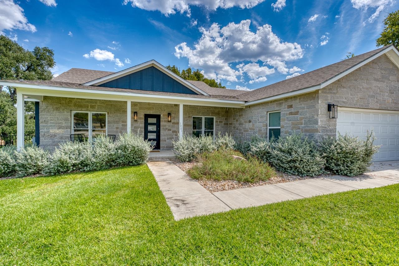 1001 Belaire Dr
