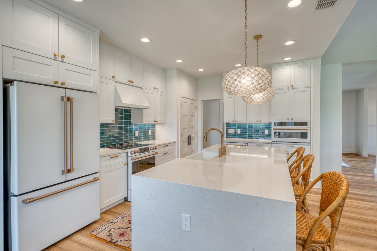 1001 Belaire Dr