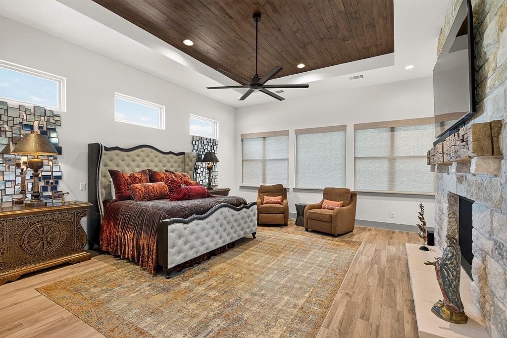 1011 MOSS DOWNS