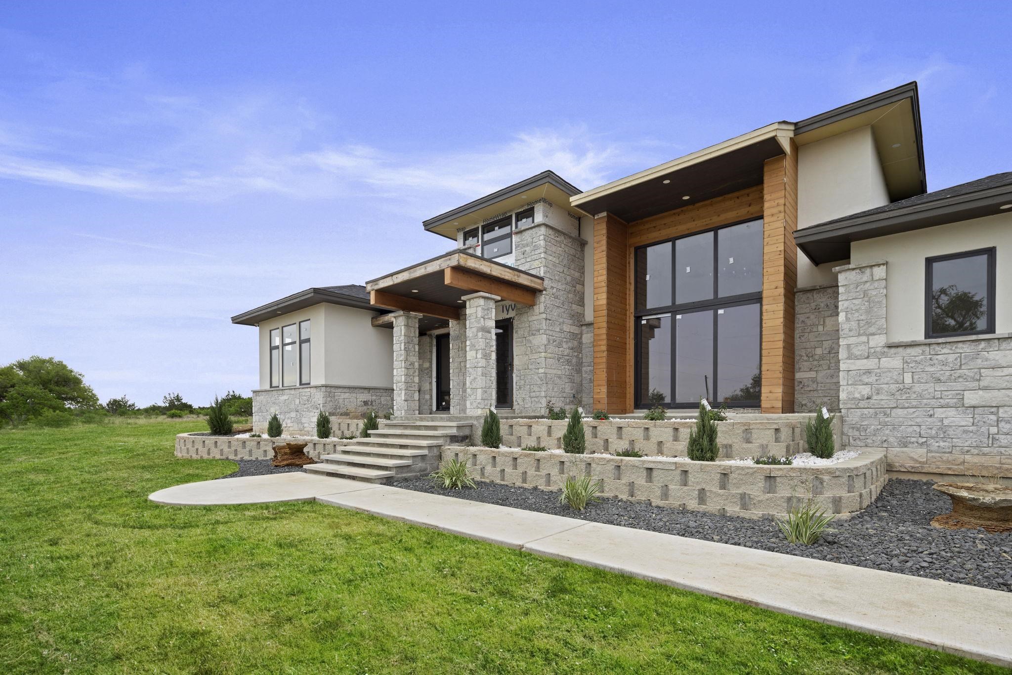 583 Comanche Ridge