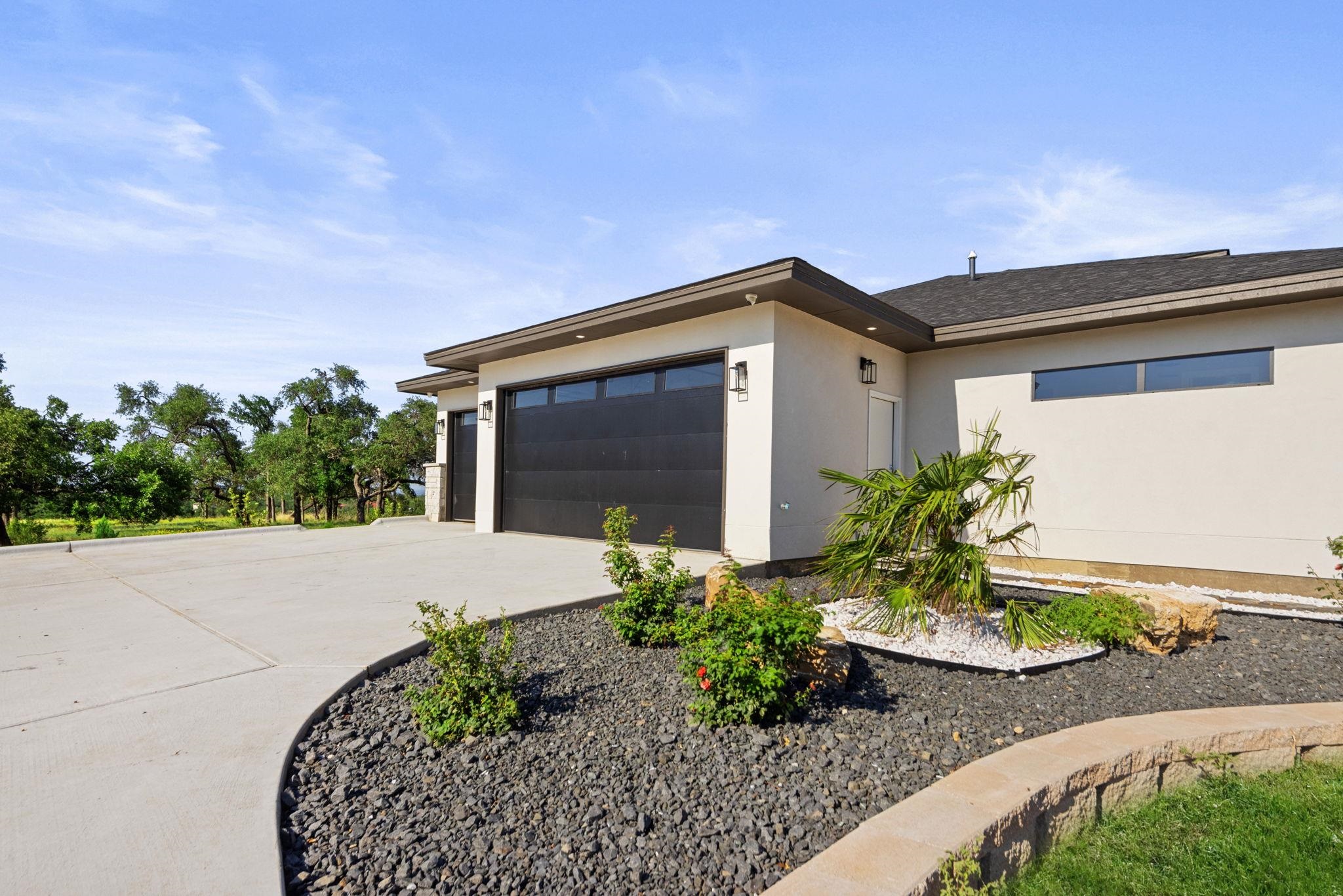 583 Comanche Ridge