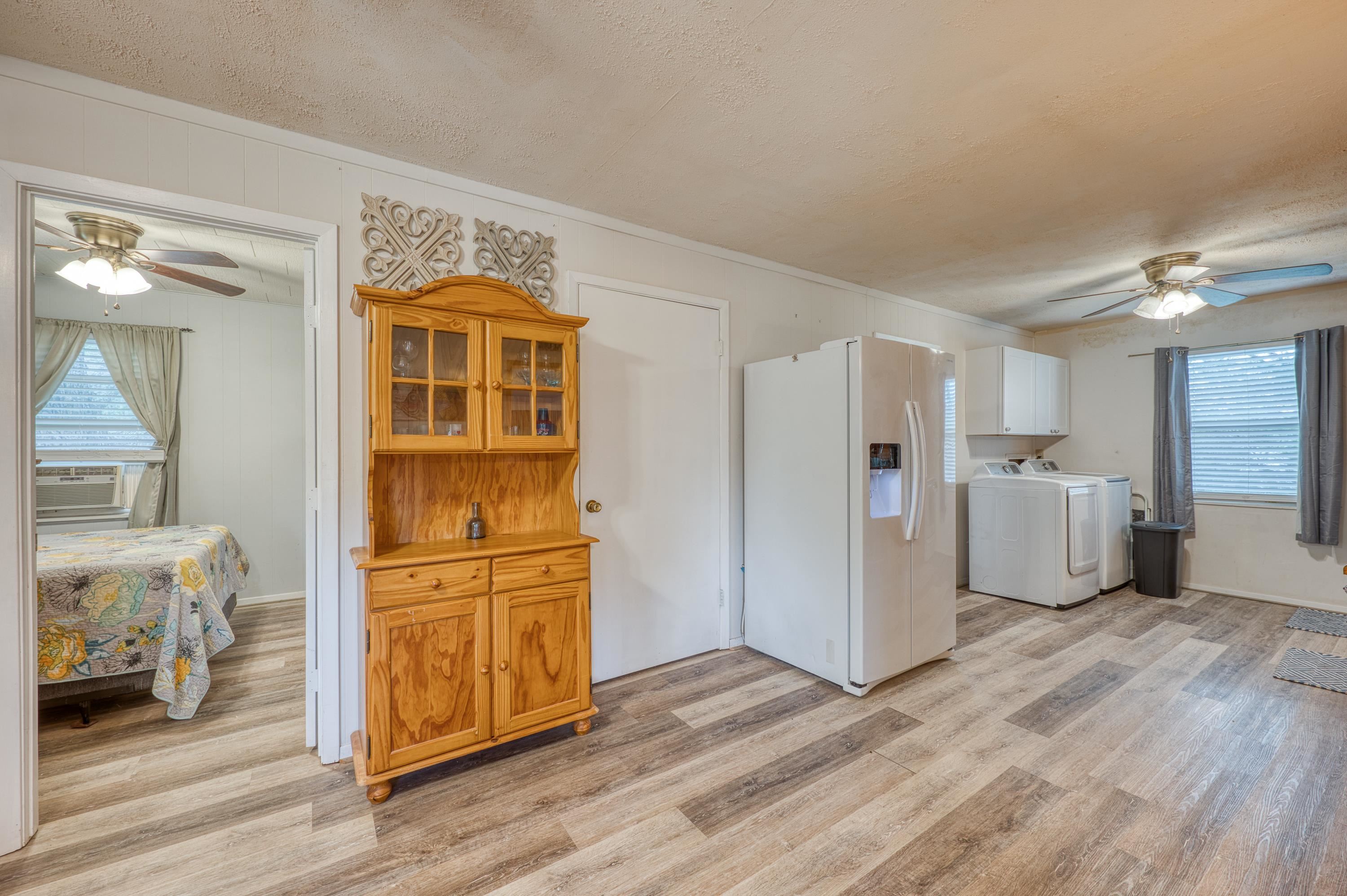 204 W Lakeshore Drive