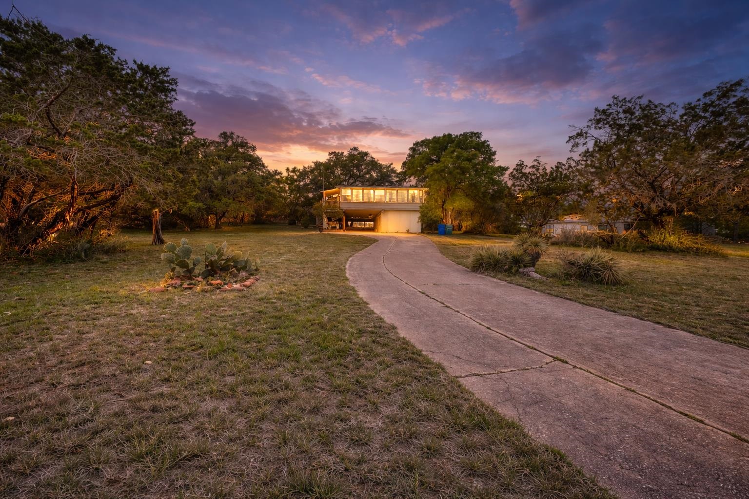 204 W Lakeshore Drive