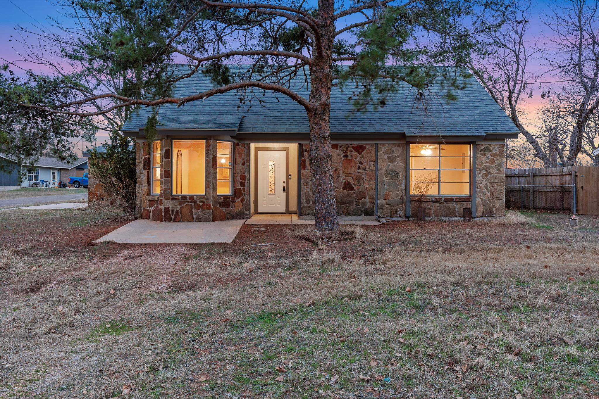 400 N River Oaks Drive