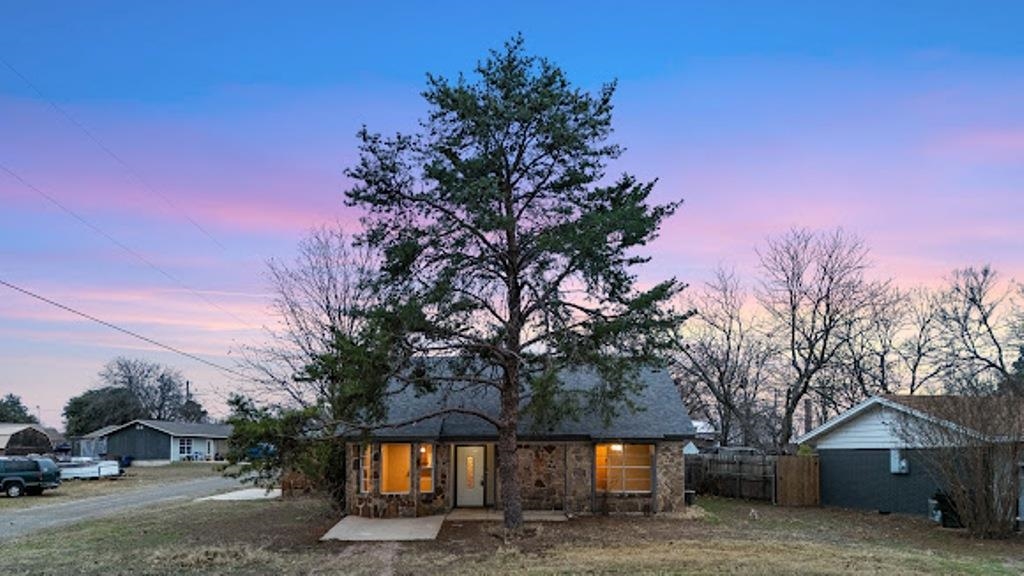 400 N River Oaks Drive