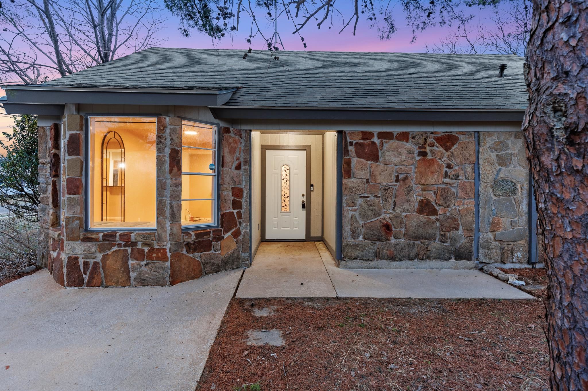 400 N River Oaks Drive