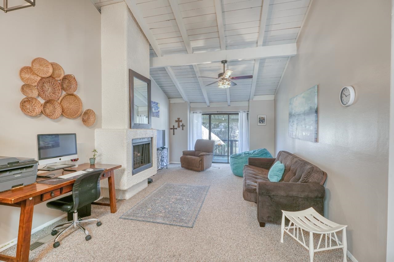 207 N Hi Circle