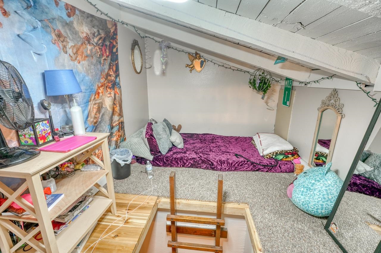 207 N Hi Circle