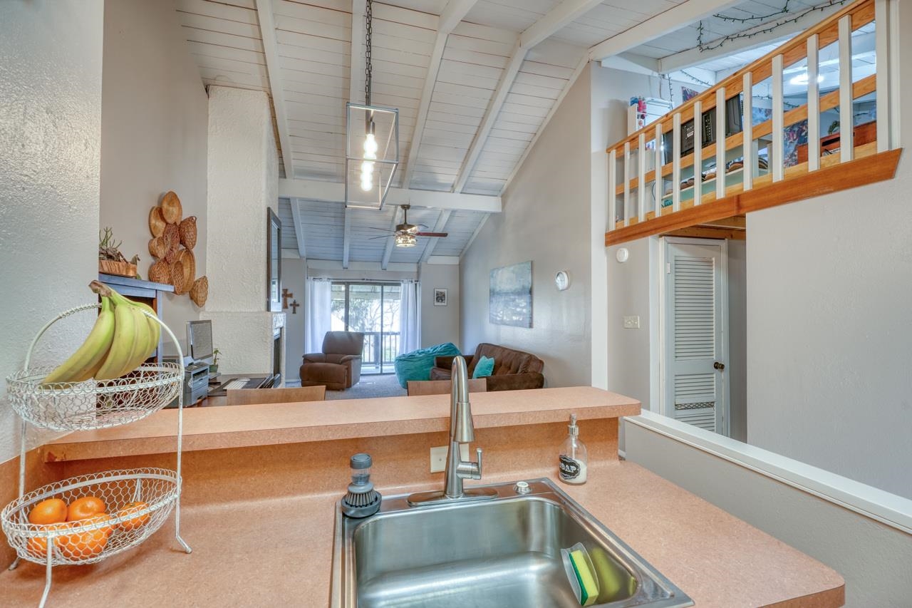 207 N Hi Circle