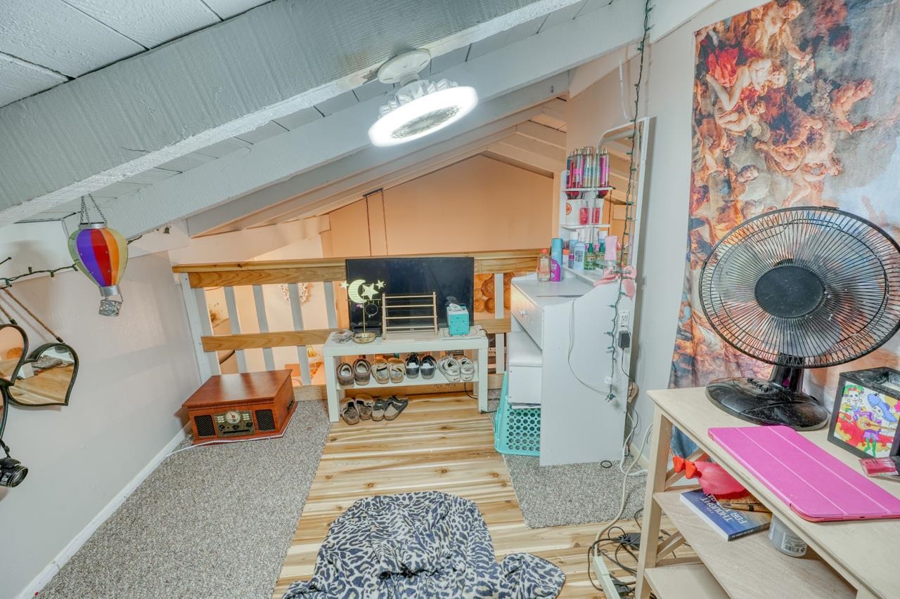 207 N Hi Circle