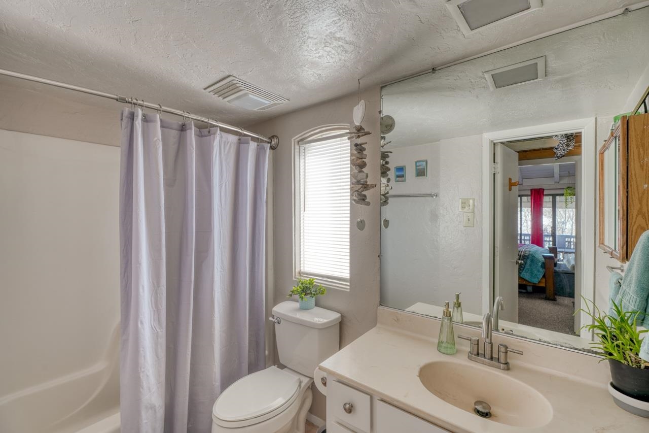 207 N Hi Circle