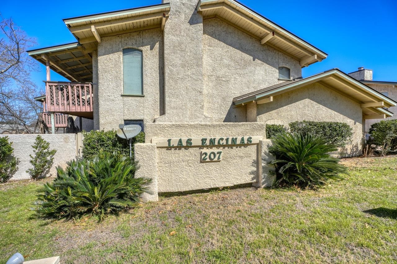 207 N Hi Circle
