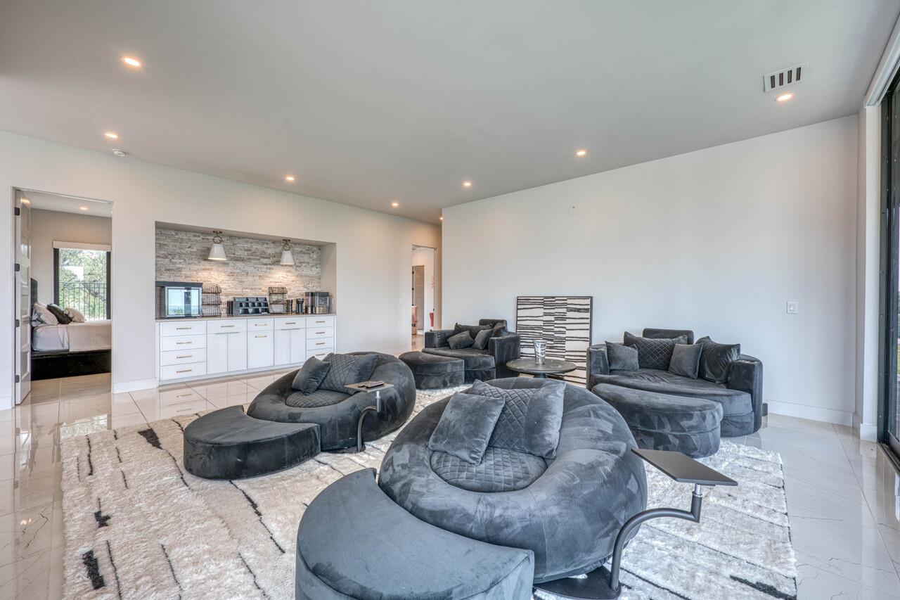 207 Kites CT