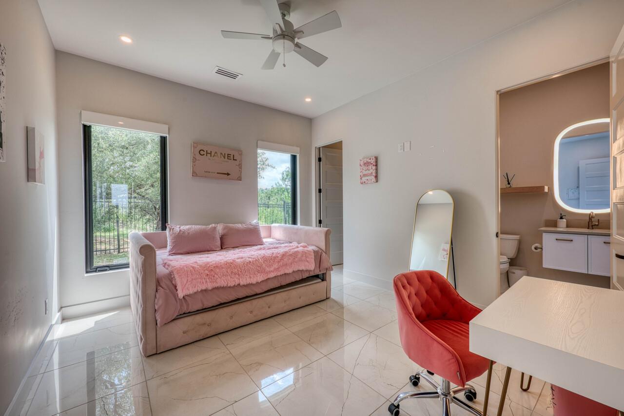 207 Kites CT