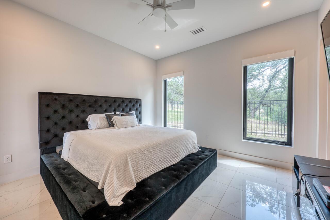 207 Kites CT