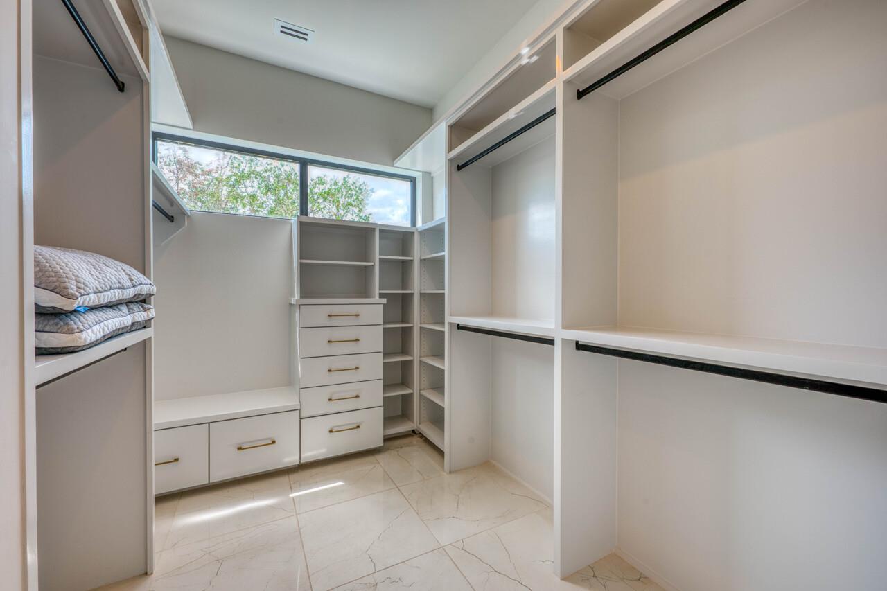 207 Kites CT
