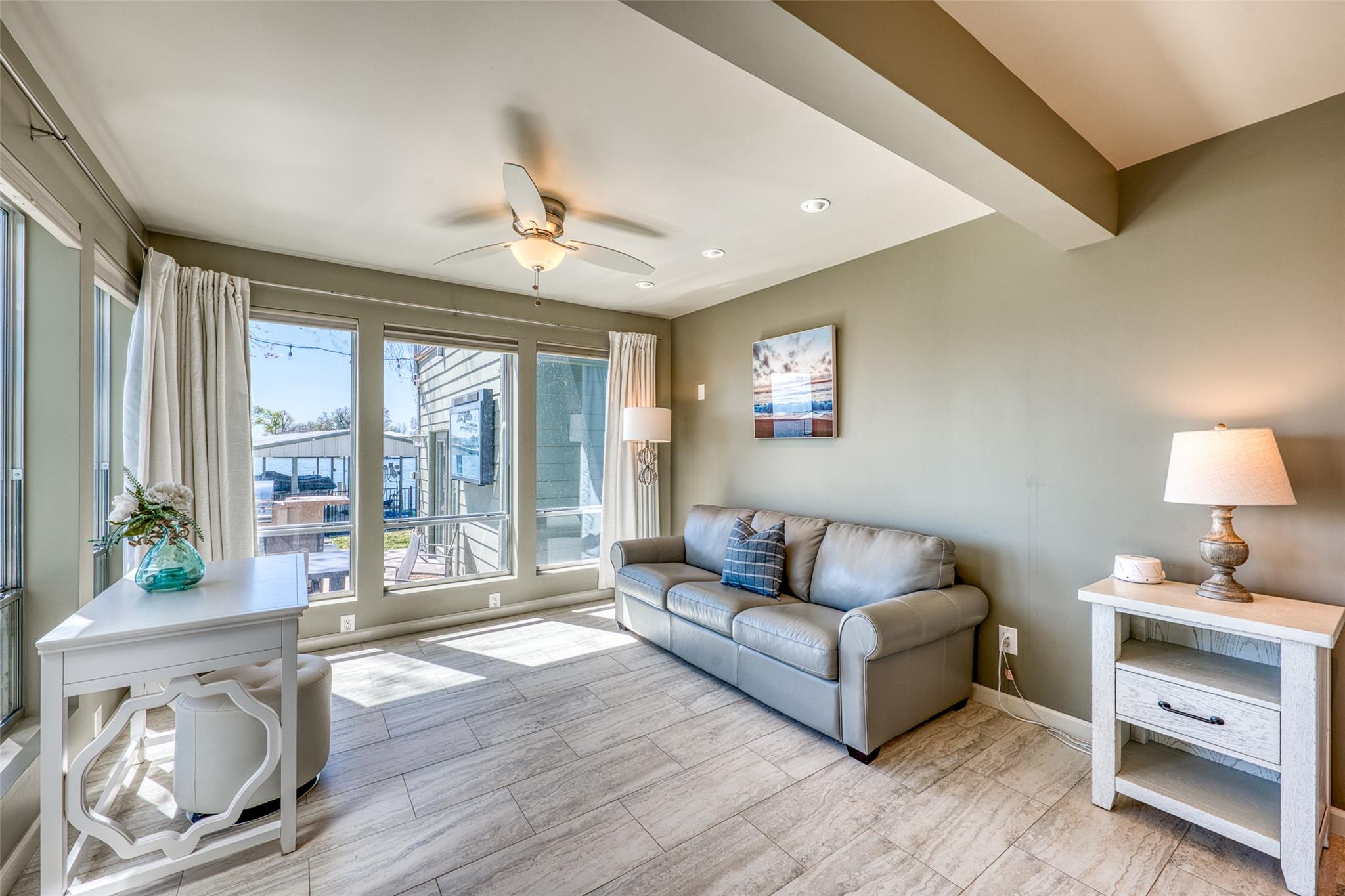 600 Deep Cove DR