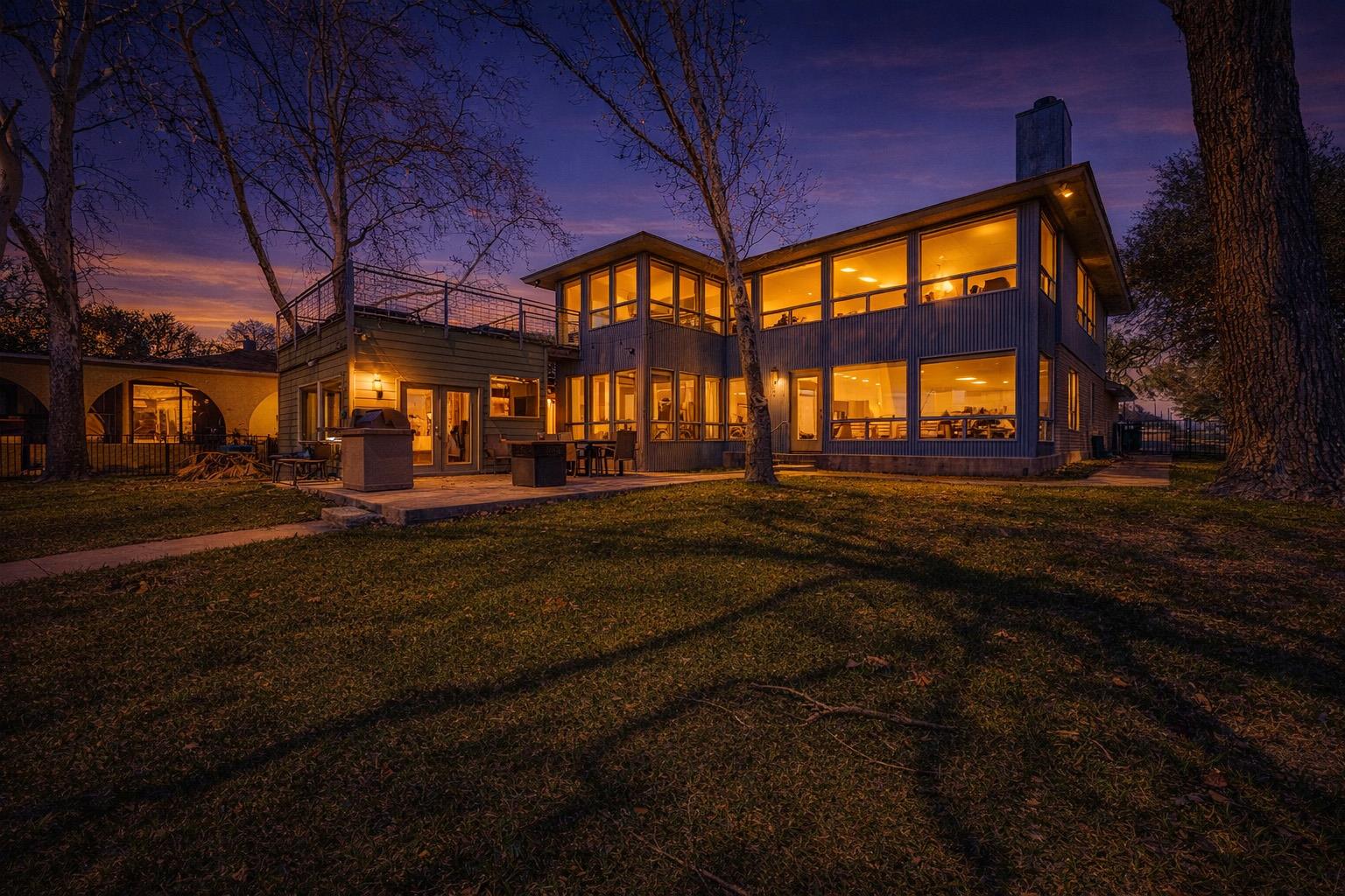 600 Deep Cove DR