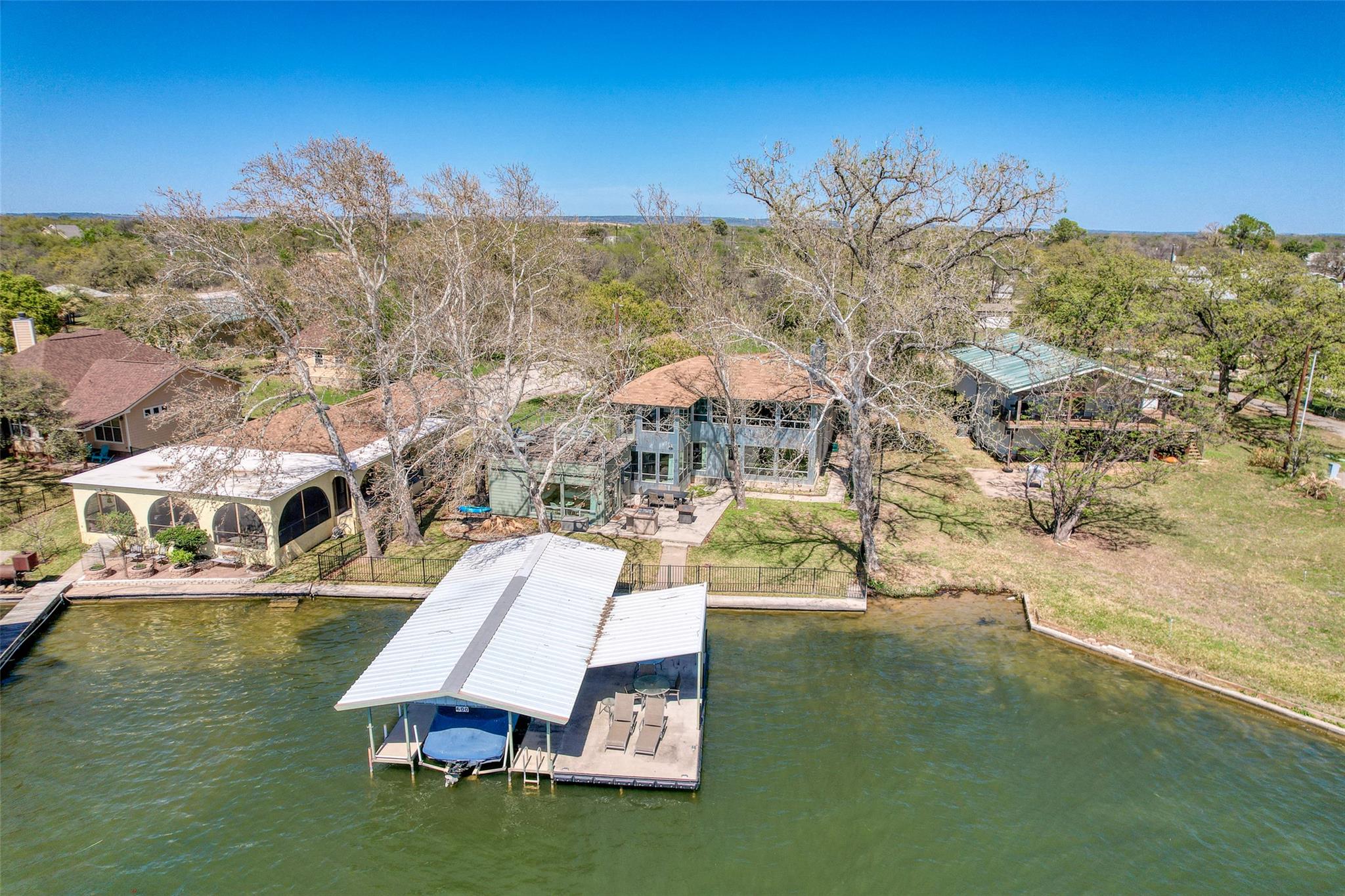 600 Deep Cove DR